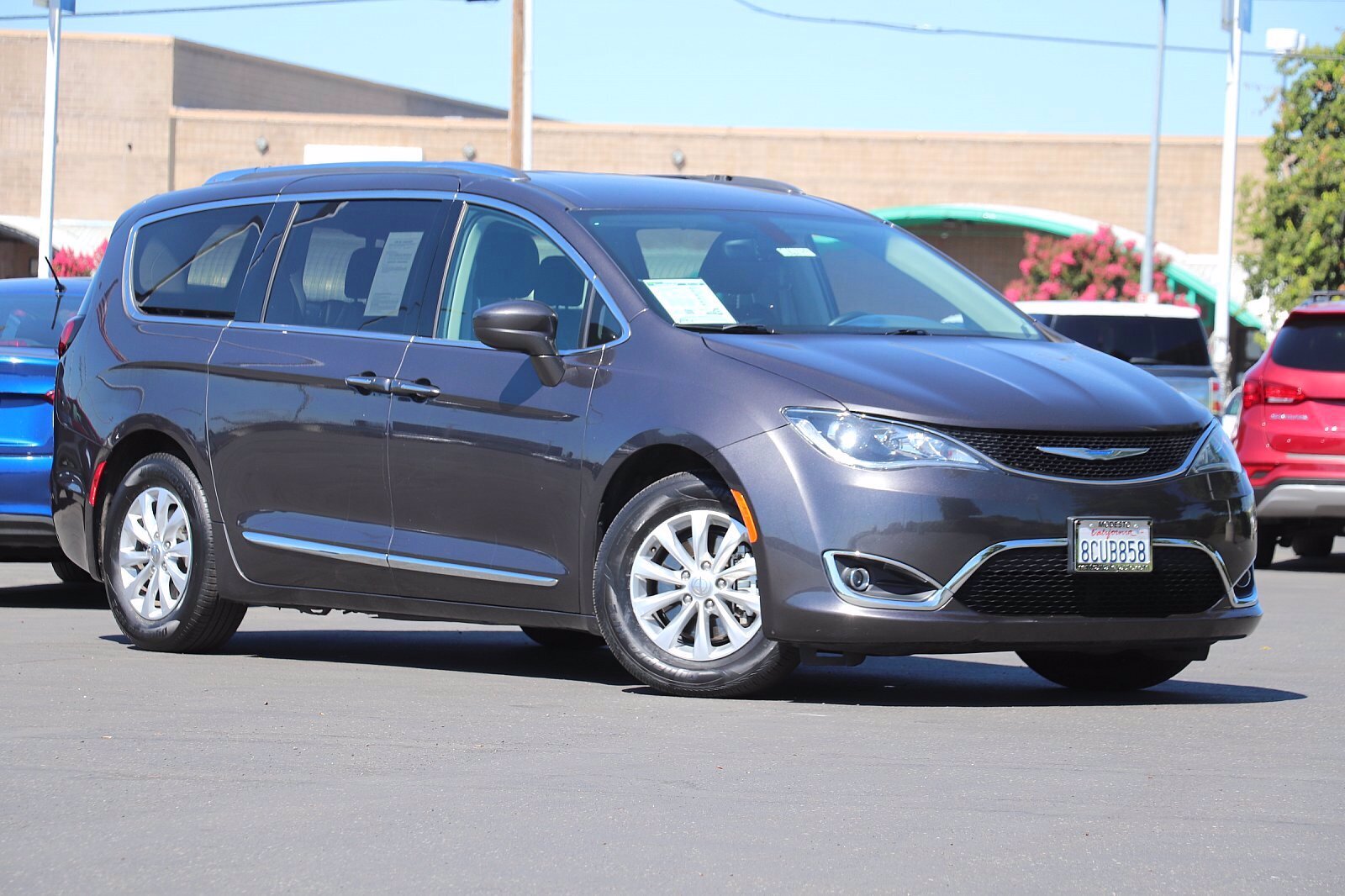 Chrysler pacifica touring l