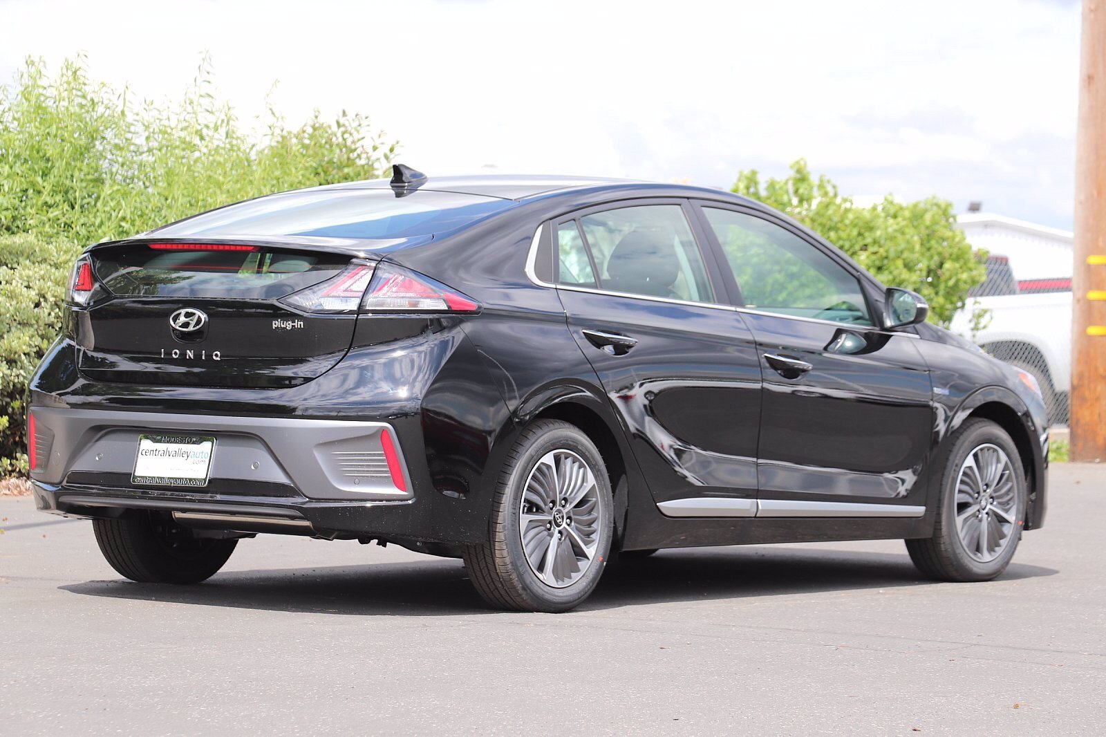 new-2020-hyundai-ioniq-plug-in-hybrid-limited-hatchback-in-modesto